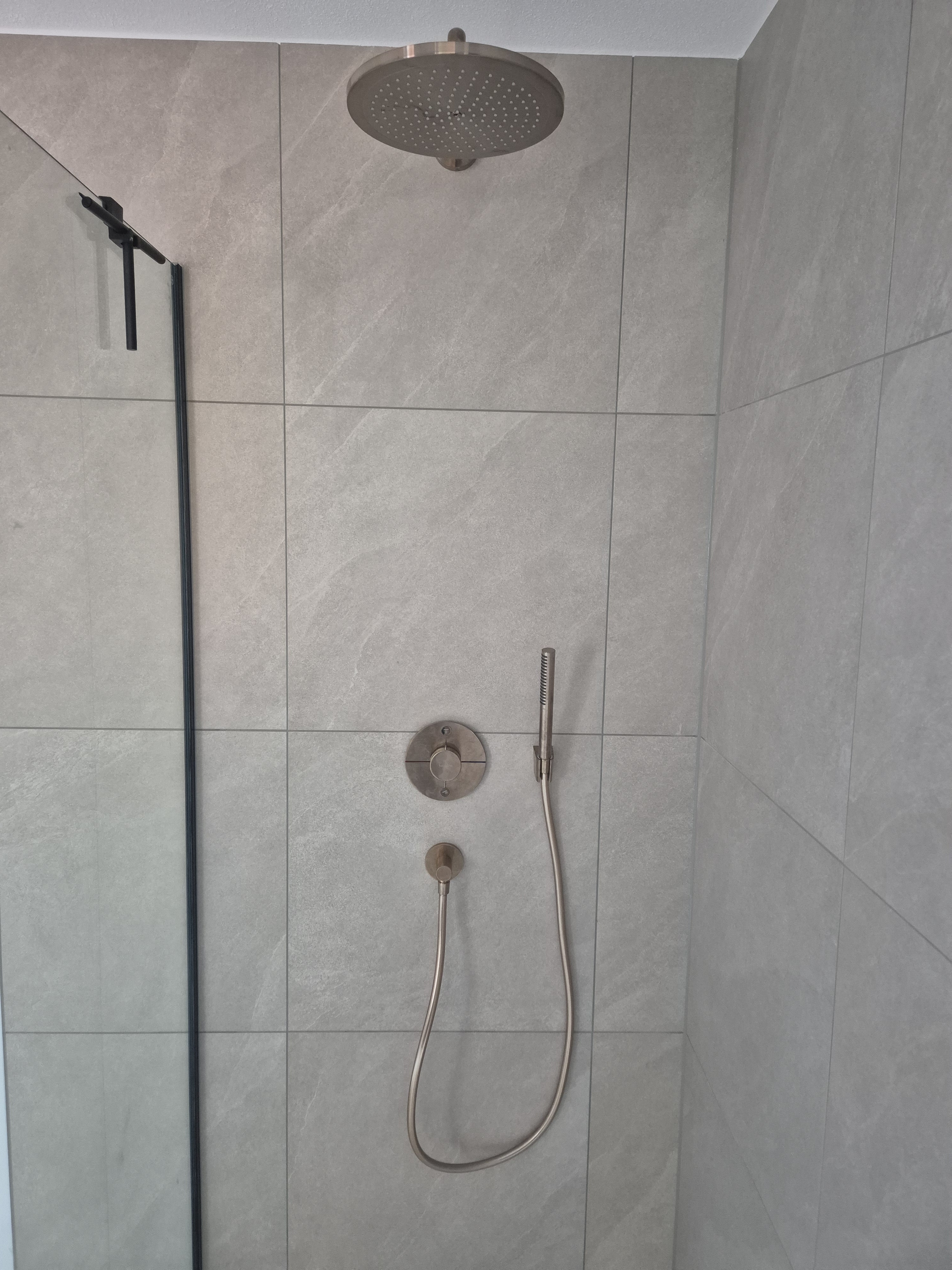 Dusche Unterputz und Mischbatterie